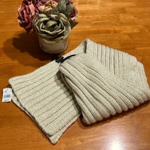 🎁NWT BANANA REPUBLIC Scarf 🧣